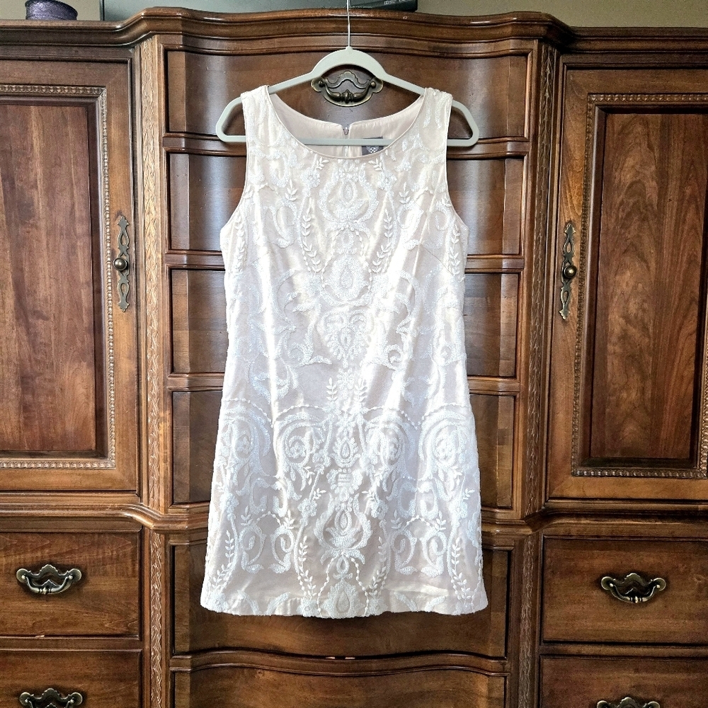 Vince Camuto, Formal Sleevless Coctail Dress. Beige And Off White. 14